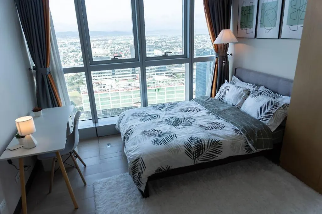 A2J Luxury 2Br Bgc Uptown Suite Near Uptown Mall Manila