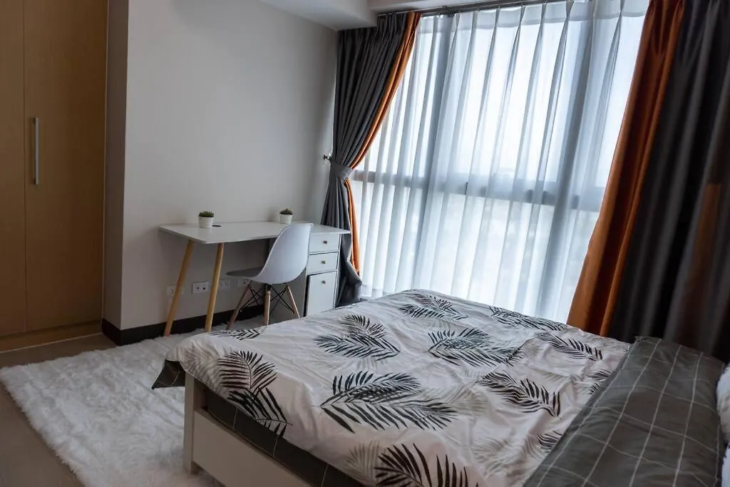 A2J Luxury 2Br Bgc Uptown Suite Near Uptown Mall Manila