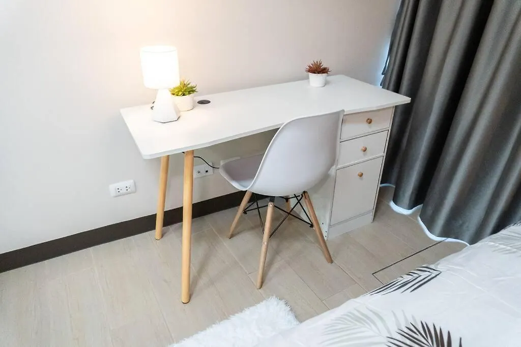 A2J Luxury 2Br Bgc Uptown Suite Near Uptown Mall Manila Apartment