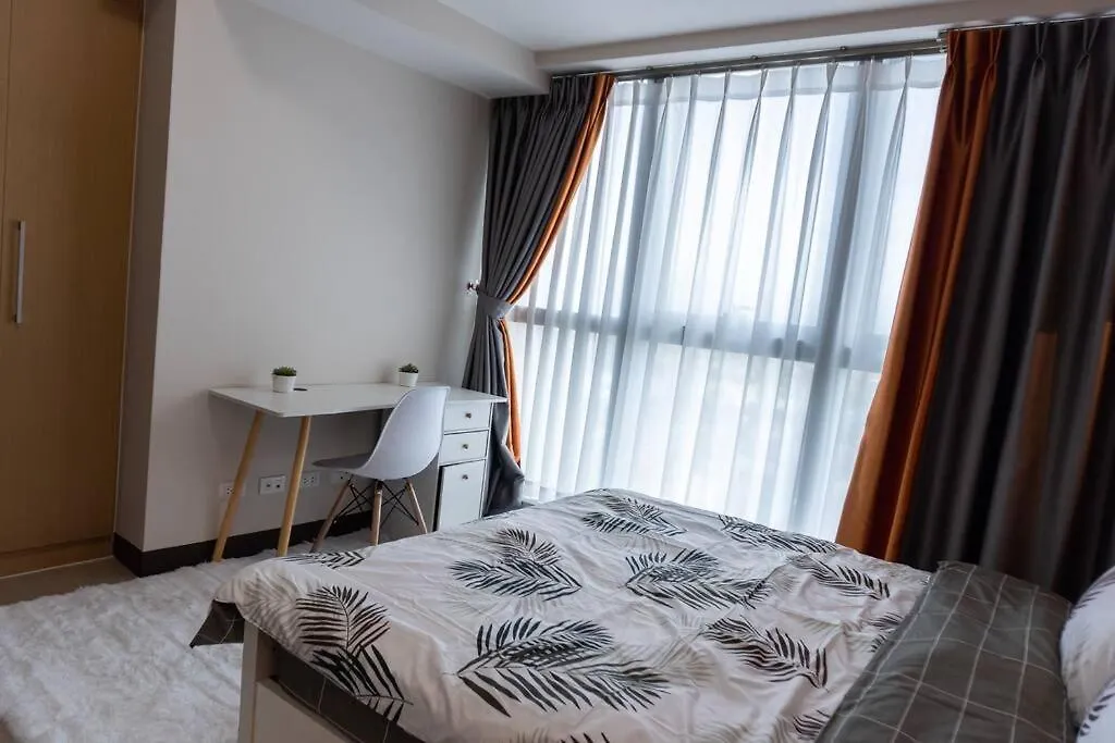 A2J Luxury 2Br Bgc Uptown Suite Near Uptown Mall Manila