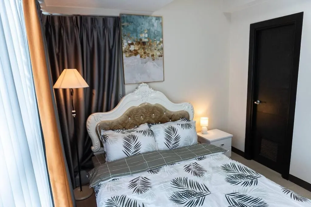 A2J Luxury 2Br Bgc Uptown Suite Near Uptown Mall Manila Apartment