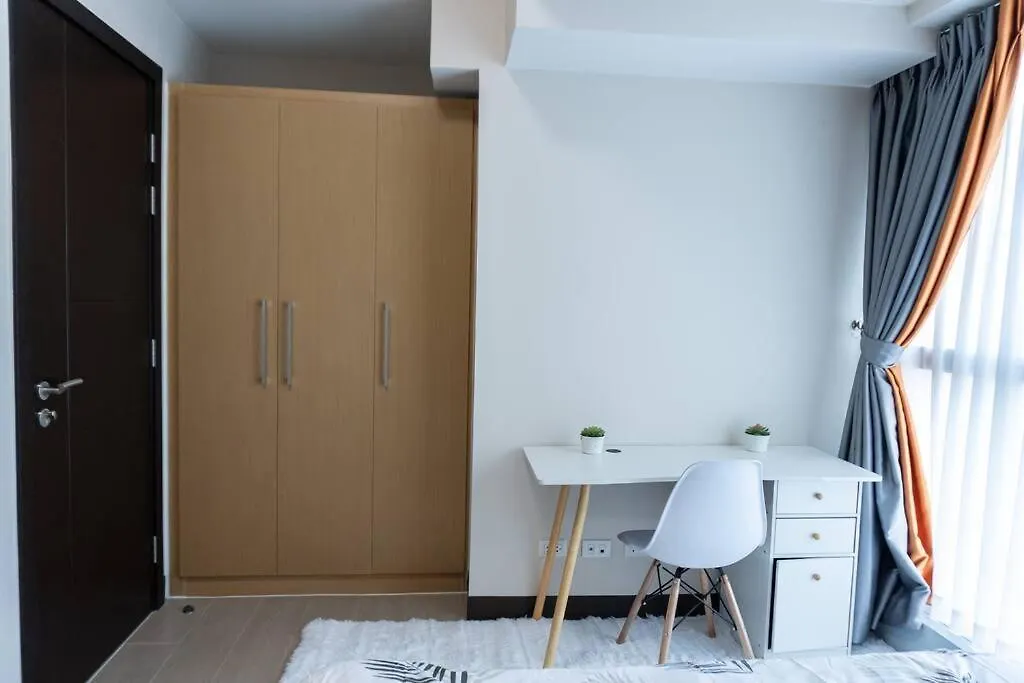 A2J Luxury 2Br Bgc Uptown Suite Near Uptown Mall Manila Apartment