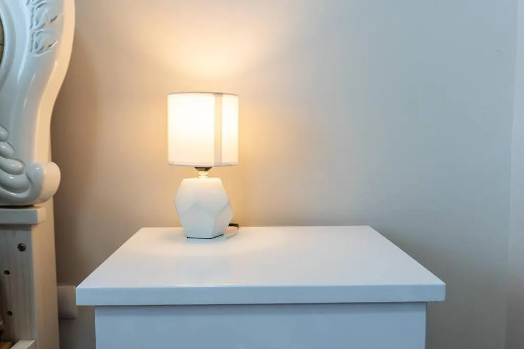 Apartment A2J Luxury 2Br Bgc Uptown Suite Near Uptown Mall Manila