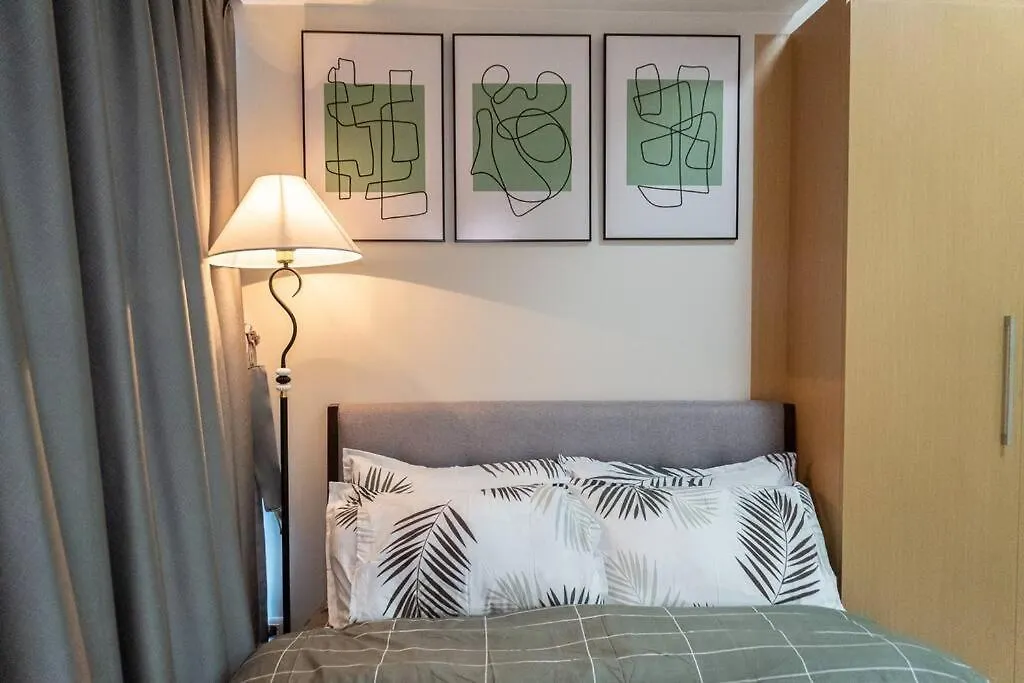 A2J Luxury 2Br Bgc Uptown Suite Near Uptown Mall Manila Apartment