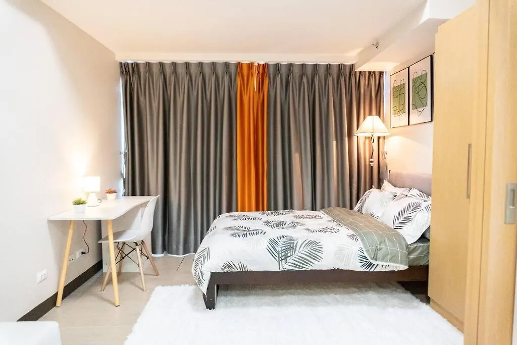 A2J Luxury 2Br Bgc Uptown Suite Near Uptown Mall Manila