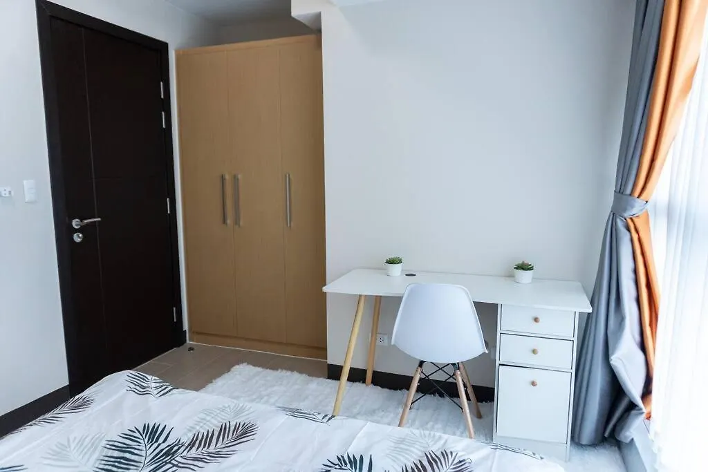 Apartment A2J Luxury 2Br Bgc Uptown Suite Near Uptown Mall Manila