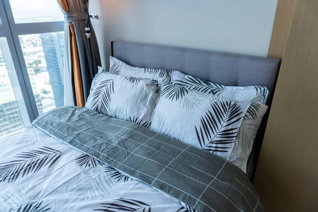 A2J Luxury 2Br Bgc Uptown Suite Near Uptown Mall Manila Apartment